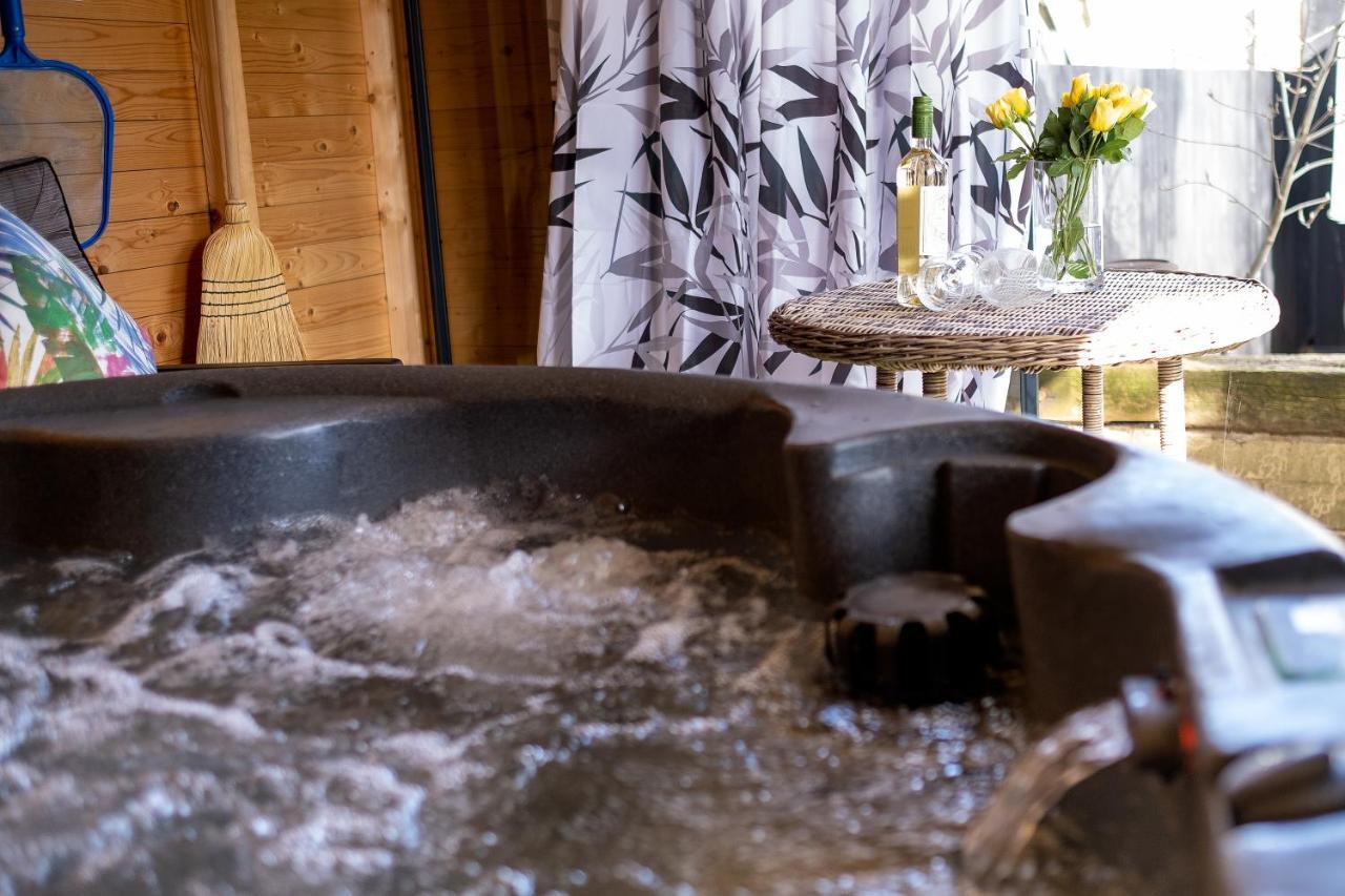 Quavers Rest - Quintessential Little Home & Hot Tub Available ! Rushford  Exterior photo